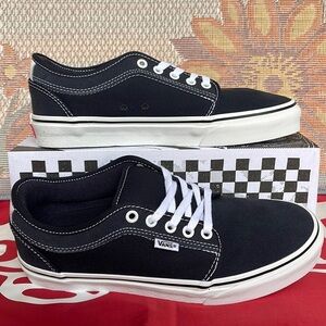 Vans Skate Chukka Low 
Dark Navy
VNOA4BX4DNV
MN sneakers - skateboarding